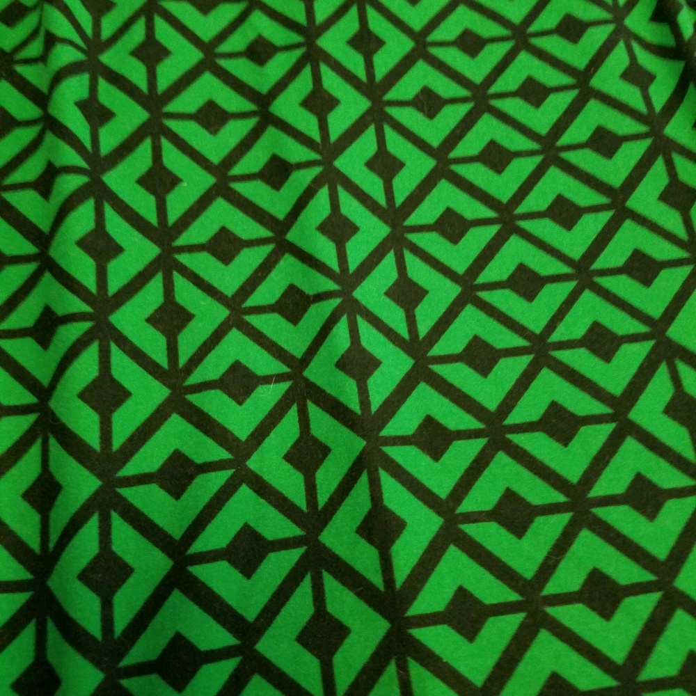 LuLaRoe Green & Black Perfect T